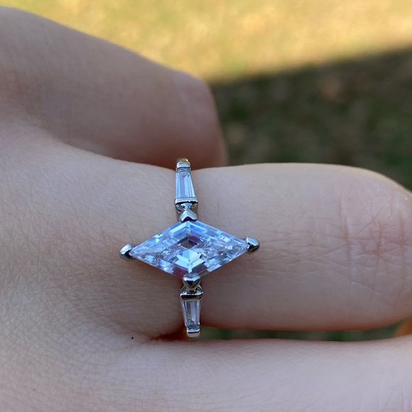 NWT Silver 925 Creative Moissanite Gemstone ring - Picture 10 of 10